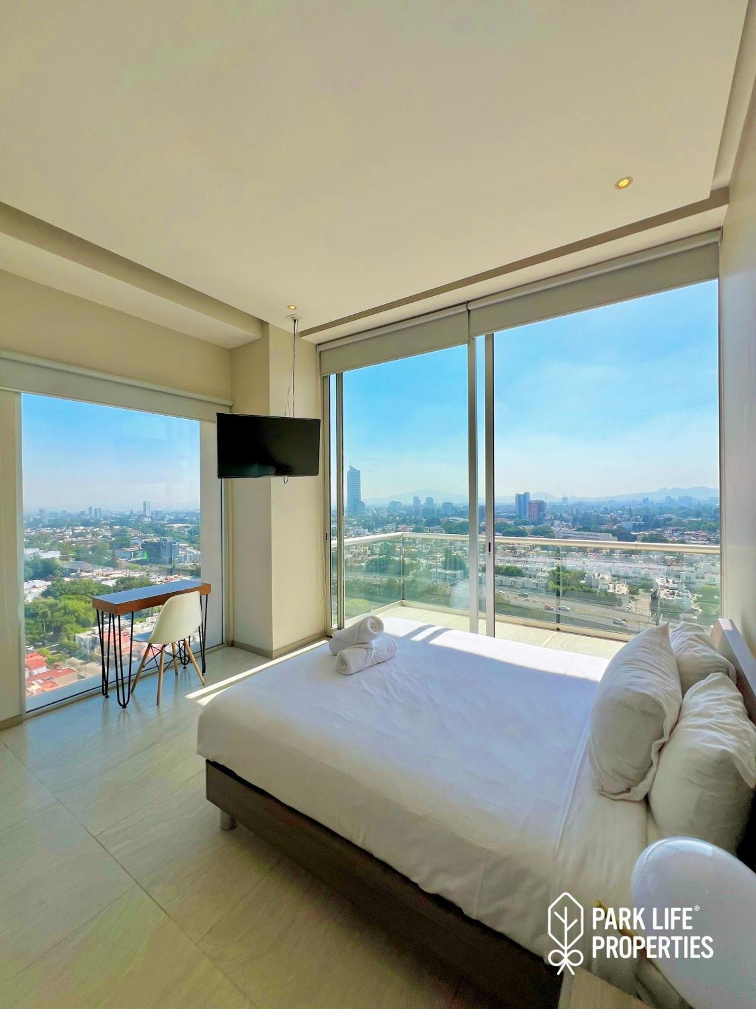 Park Life Guadalajara Aparthotel Bagian luar foto