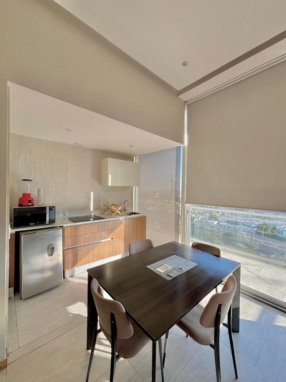 Park Life Guadalajara Aparthotel Bagian luar foto