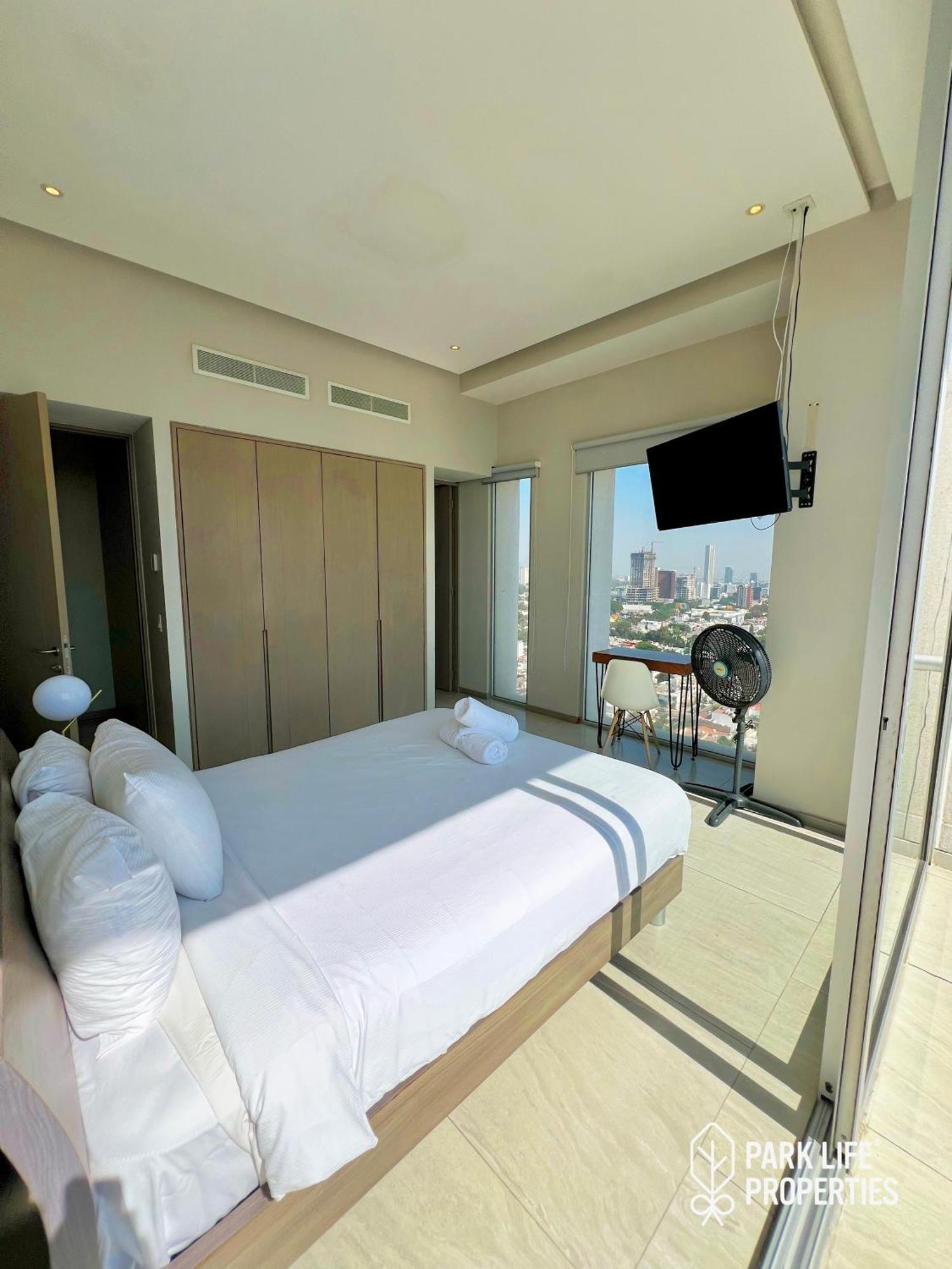 Park Life Guadalajara Aparthotel Bagian luar foto