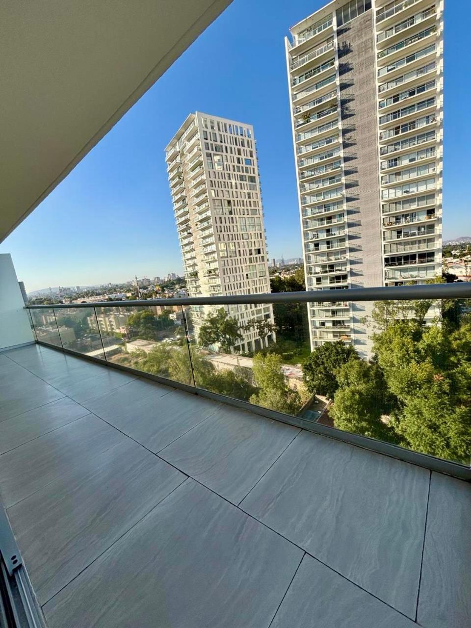 Park Life Guadalajara Aparthotel Bagian luar foto