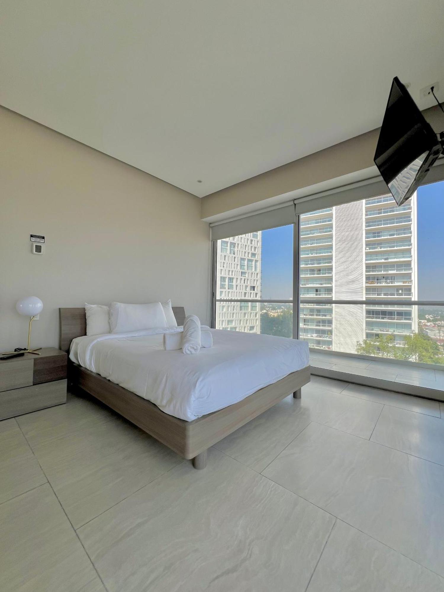 Park Life Guadalajara Aparthotel Bagian luar foto
