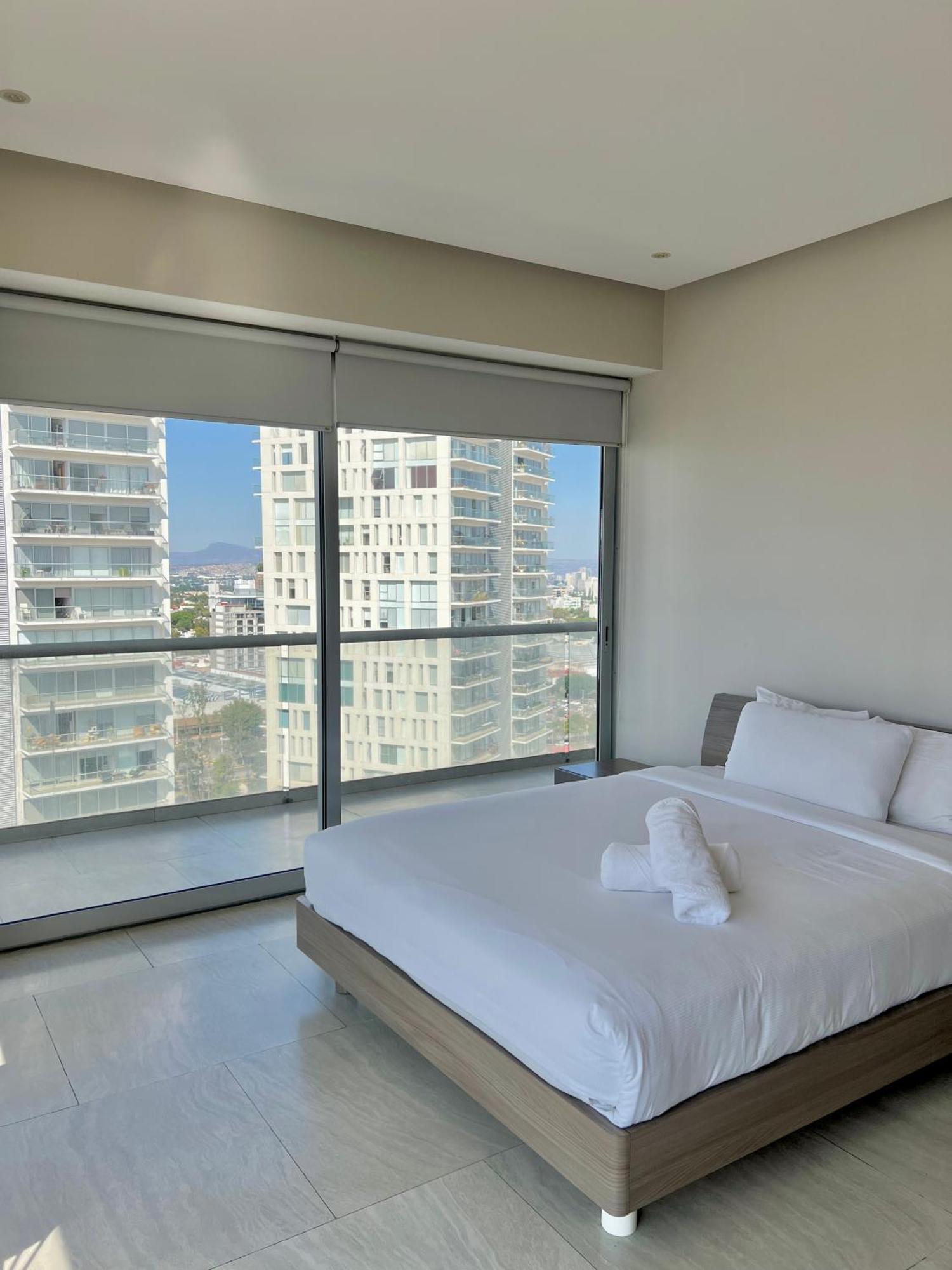 Park Life Guadalajara Aparthotel Bagian luar foto