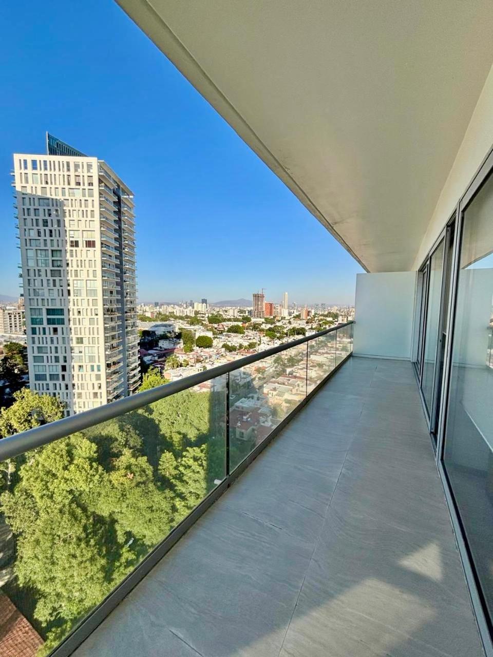 Park Life Guadalajara Aparthotel Bagian luar foto